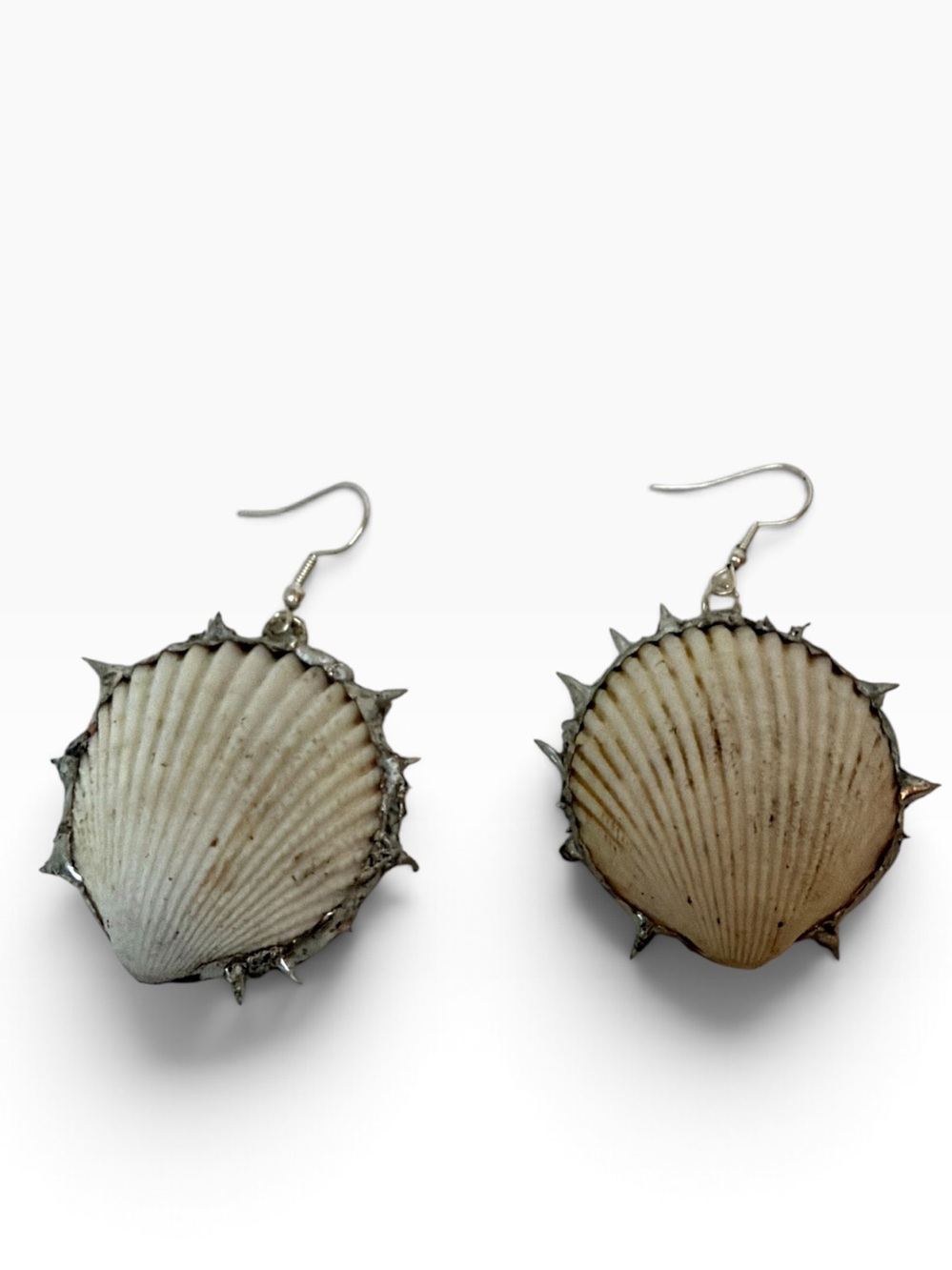 Silver‑Plated Natural Seashell Earrings – Spiked Coastal Drop